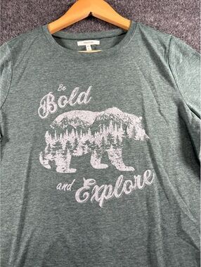 Maurices Be Bold and Explore Bear Graphic T Shirt Womens Small Green Outdoor